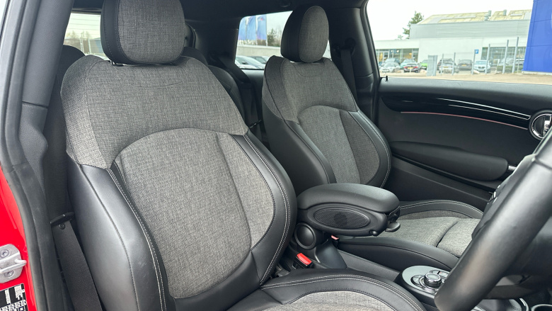 MINI Hatchback 135kW Cooper S Level 2 33kWh 3dr Auto Electric Hatchback